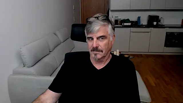 Buidapest online show from 13, 12, 2025