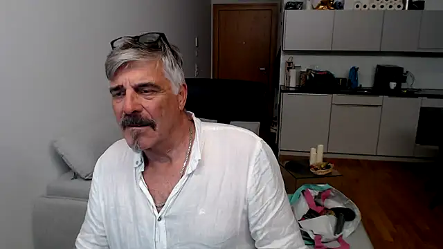 Buidapest online show from 16, 1, 2026