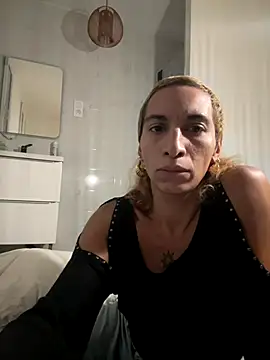 Snapshot of zinalastar chatting on 23, 11, 2025 zinalastar online show from 23, 11, 2025