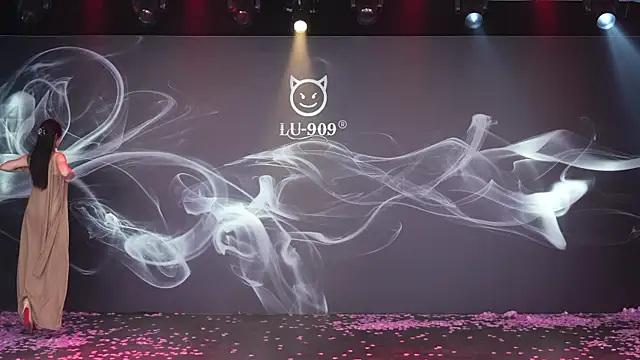 Snapshot of LU-909 chatting on 26, 11, 2025 LU-909 online show from 26, 11, 2025