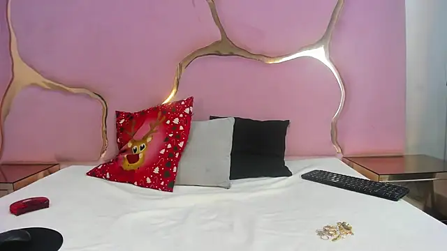 Aisha Leenss online show from 15, 12, 2025