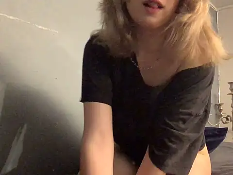 Snapshot of chaton_blanche chatting on 29, 5, 2026 chaton blanche online show from 29, 5, 2026