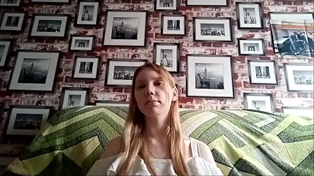 Snapshot of EvieBaggette chatting on 9, 8, 2026 EvieBaggette online show from 9, 8, 2026
