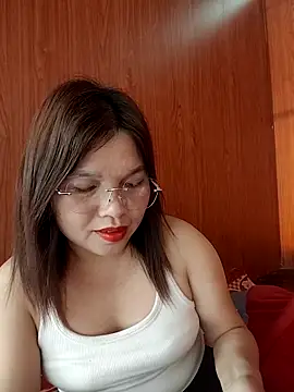 Snapshot of Cover-baa chatting on 6, 5, 2026 Cover-baa online show from 6, 5, 2026
