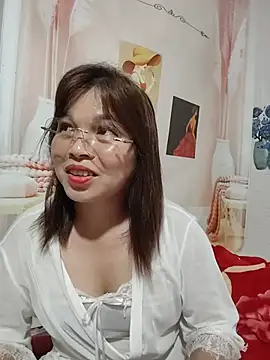 Snapshot of Cover-baa chatting on 13, 5, 2026 Cover-baa online show from 13, 5, 2026