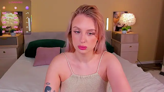 Snapshot of KiraRuiz chatting on 3, 2, 2026 KiraRuiz online show from 3, 2, 2026