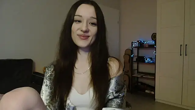 Tinybutt5368 online show from 9, 3, 2026