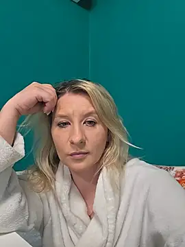 Snapshot of KaylinJan chatting on 21, 5, 2026 KaylinJan online show from 21, 5, 2026