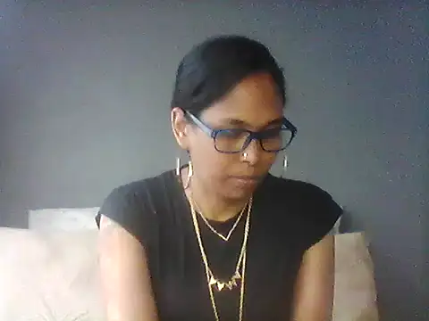 Snapshot of TiaBlaze chatting on 27, 11, 2025 TiaBlaze online show from 27, 11, 2025