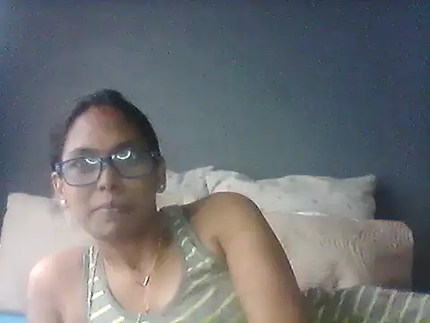 Snapshot of TiaBlaze chatting on 28, 11, 2025 TiaBlaze online show from 28, 11, 2025