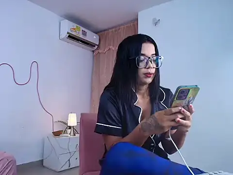 Luna lexy04 online show from 13, 4, 2026