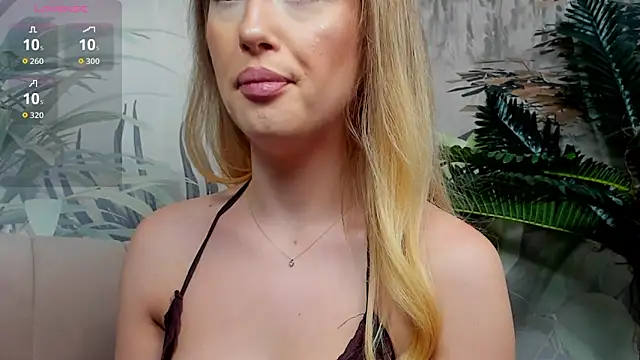 Snapshot of ChloeeBee chatting on 25, 11, 2025 ChloeeBee online show from 25, 11, 2025