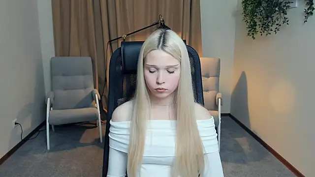 Snapshot of CherrylHolme chatting on 22, 11, 2025 CherrylHolme online show from 22, 11, 2025