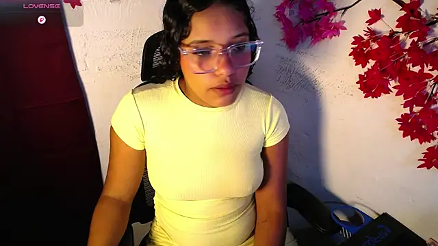 Snapshot of chleo_rosse chatting on 28, 4, 2026 chleo rosse online show from 28, 4, 2026