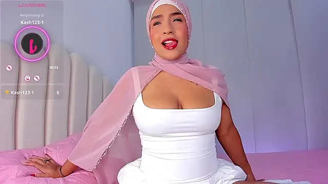 Snapshot of Amira-Zahra chatting on 13, 7, 2026 Amira-Zahra online show from 13, 7, 2026
