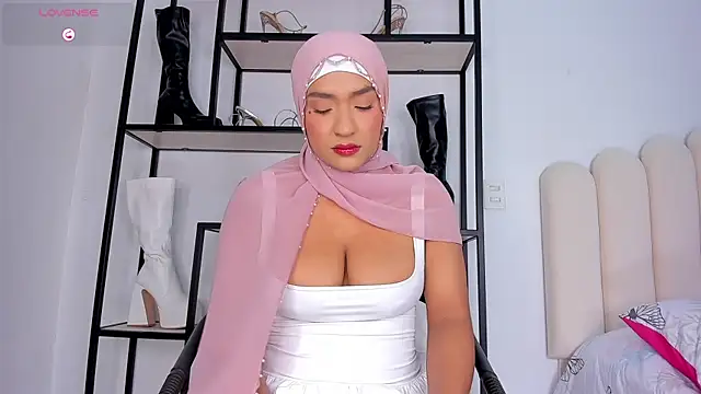 Snapshot of Amira-Zahra chatting on 28, 7, 2026 Amira-Zahra online show from 28, 7, 2026