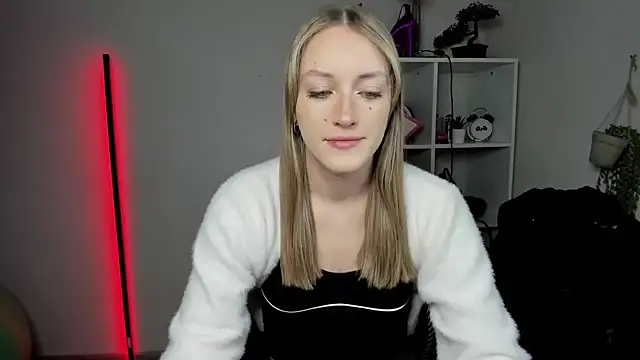 Snapshot of EvelynBlond chatting on 16, 3, 2026 EvelynBlond online show from 16, 3, 2026