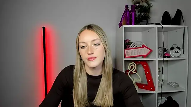 EvelynBlond online show from 19, 5, 2026