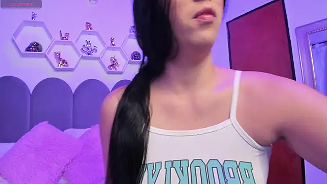 lunagomez24 online show from 16, 1, 2026