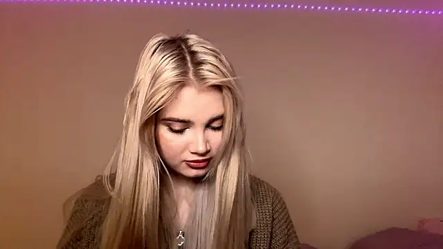 Snapshot of KarissaBoisse chatting on 26, 11, 2025 KarissaBoisse online show from 26, 11, 2025