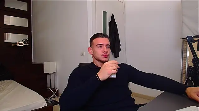 Snapshot of ElijahThorne chatting on 24, 11, 2025 ElijahThorne online show from 24, 11, 2025