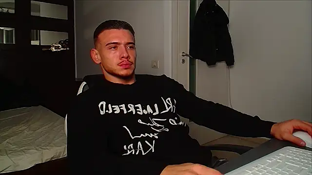 Snapshot of ElijahThorne chatting on 29, 11, 2025 ElijahThorne online show from 29, 11, 2025