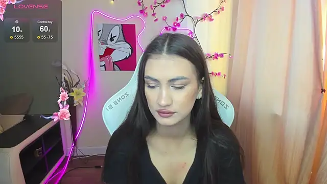 AdeleLuu online show from 29, 11, 2025