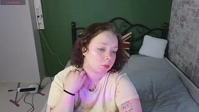 Snapshot of Vlada_vv chatting on 14, 7, 2026 Vlada vv online show from 14, 7, 2026