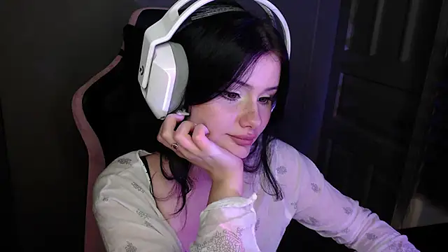 Moon raven online show from 22, 12, 2025