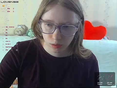 Snapshot of LustfulSarah chatting on 17, 5, 2026 LustfulSarah online show from 17, 5, 2026
