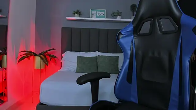 Snapshot of lindaa_natashaa_ chatting on 2, 12, 2025 lindaa natashaa online show from 2, 12, 2025