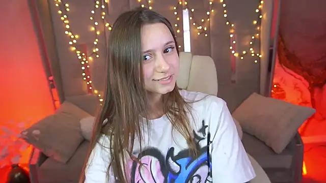 Snapshot of TinyNatalie chatting on 28, 4, 2026 TinyNatalie online show from 28, 4, 2026