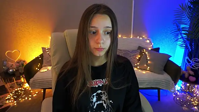 Snapshot of TinyNatalie chatting on 17, 5, 2026 TinyNatalie online show from 17, 5, 2026