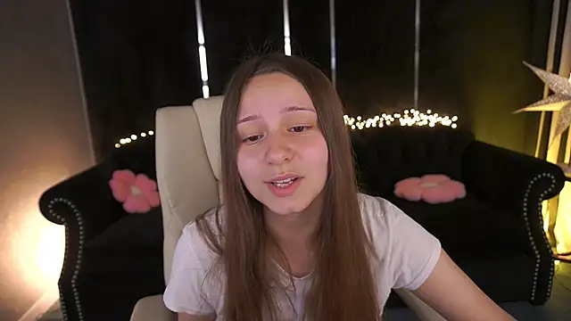 Snapshot of TinyNatalie chatting on 22, 5, 2026 TinyNatalie online show from 22, 5, 2026