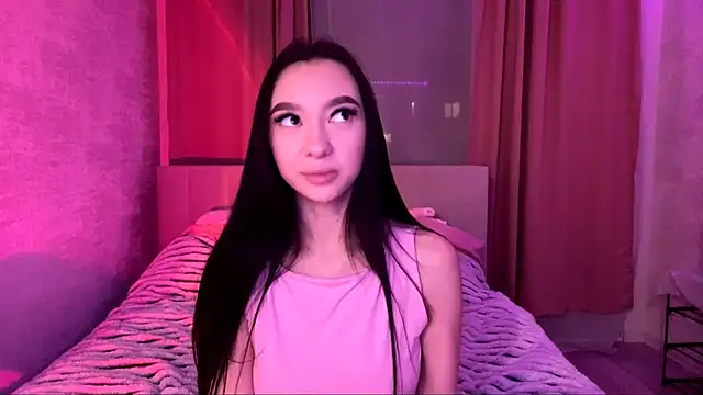 Snapshot of KristaLarmon chatting on 28, 11, 2025 KristaLarmon online show from 28, 11, 2025