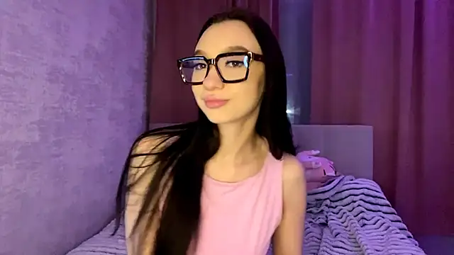 Snapshot of KristaLarmon chatting on 3, 12, 2025 KristaLarmon online show from 3, 12, 2025