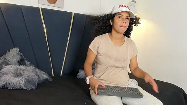 naomi x0 online show from 4, 3, 2026