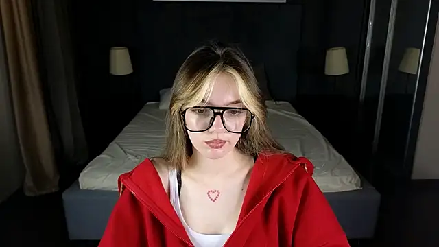 MILLIE MUR online show from 15, 12, 2025