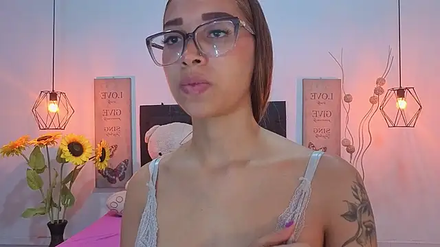 Snapshot of Antonella_mc chatting on 9, 6, 2026 Antonella mc online show from 9, 6, 2026