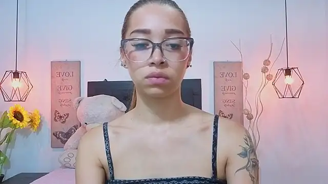 Snapshot of Antonella_mc chatting on 19, 6, 2026 Antonella mc online show from 19, 6, 2026