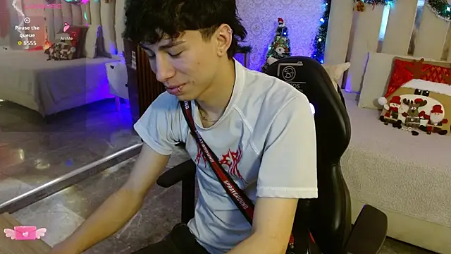 Snapshot of kaelwolf_tay chatting on 26, 11, 2025 kaelwolf tay online show from 26, 11, 2025