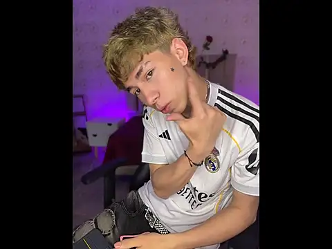 kaelwolf tay online show from 18, 4, 2026