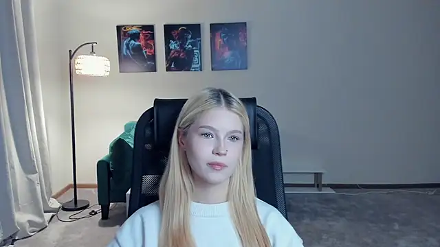 Snapshot of CleoraSlyter chatting on 25, 11, 2025 CleoraSlyter online show from 25, 11, 2025