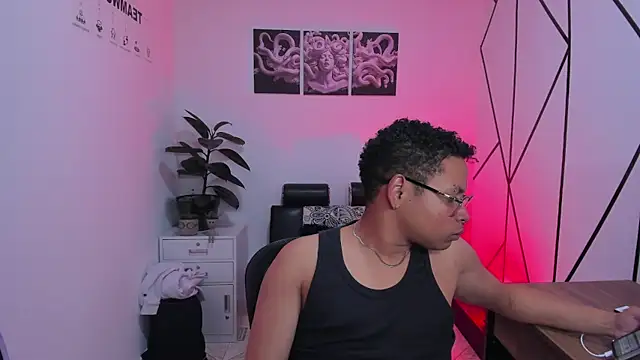 Snapshot of Thorian_stormborn chatting on 24, 11, 2025 Thorian stormborn online show from 24, 11, 2025