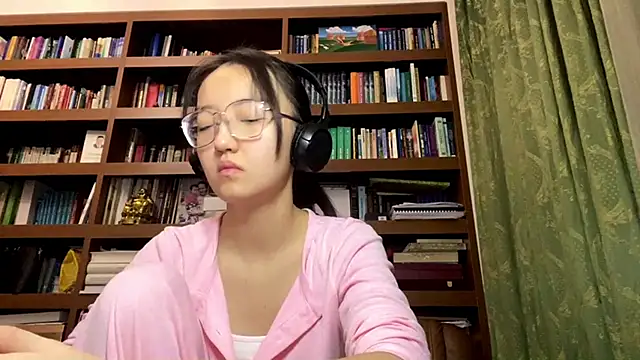 Snapshot of LinaClous chatting on 18, 1, 2026 LinaClous online show from 18, 1, 2026