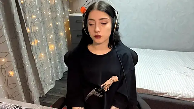 Meowluly online show from 1, 12, 2025