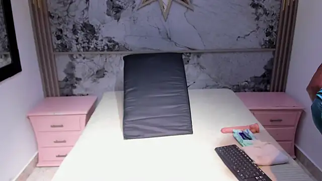 ZoeCollin online show from 10, 1, 2026