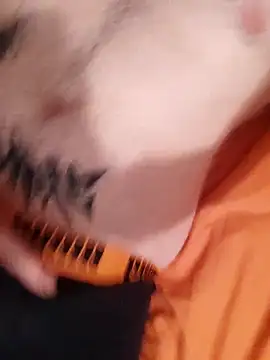 MomentoCaliente00 online show from 23, 11, 2025