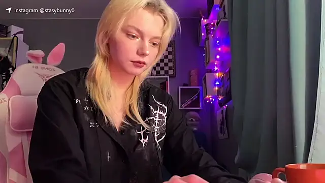 KittyLarva online show from 7, 1, 2026