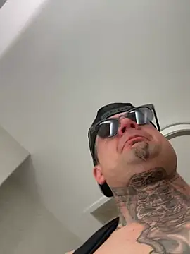 Snapshot of JSizzle13 chatting on 2, 4, 2026 JSizzle13 online show from 2, 4, 2026